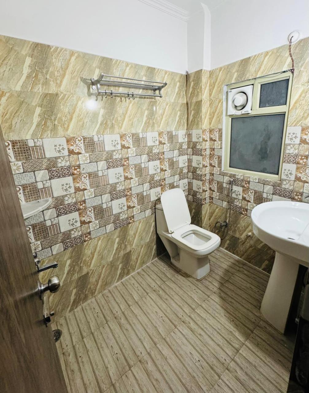 Hotel Pearl Inn Rudrapur Екстериор снимка