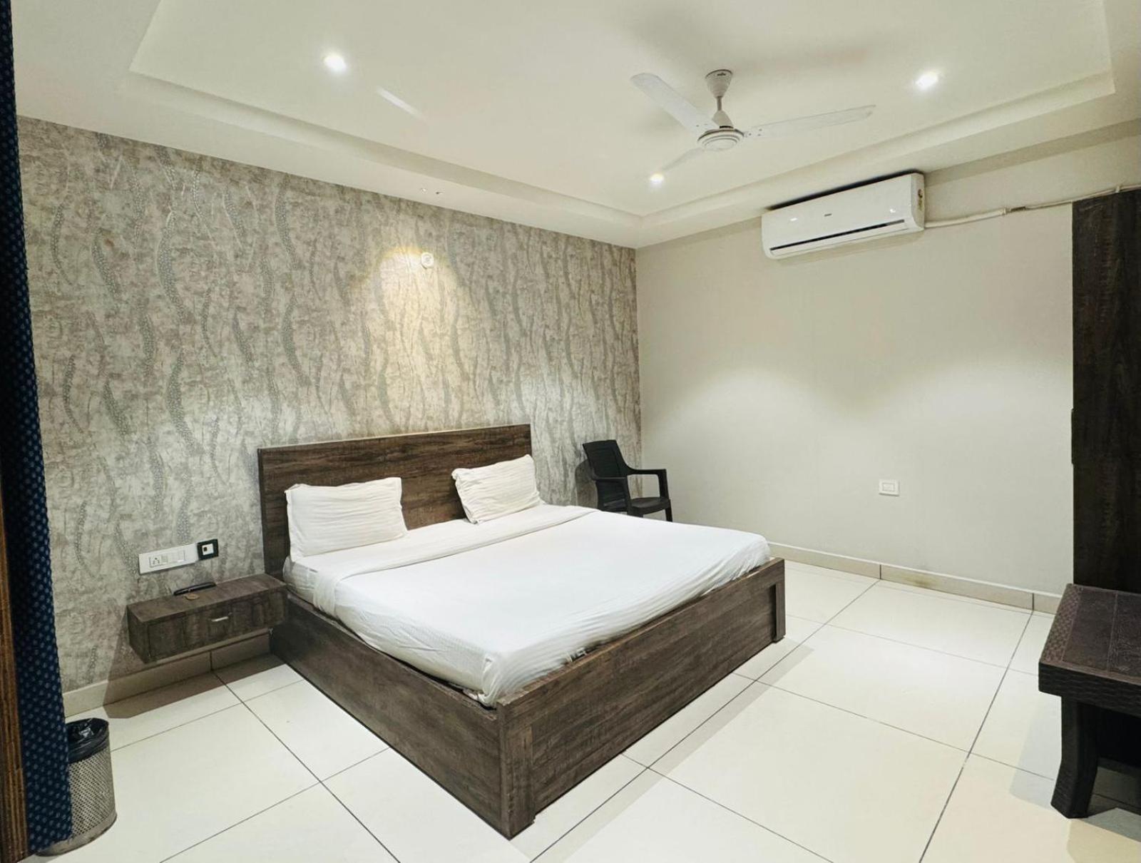 Hotel Pearl Inn Rudrapur Екстериор снимка