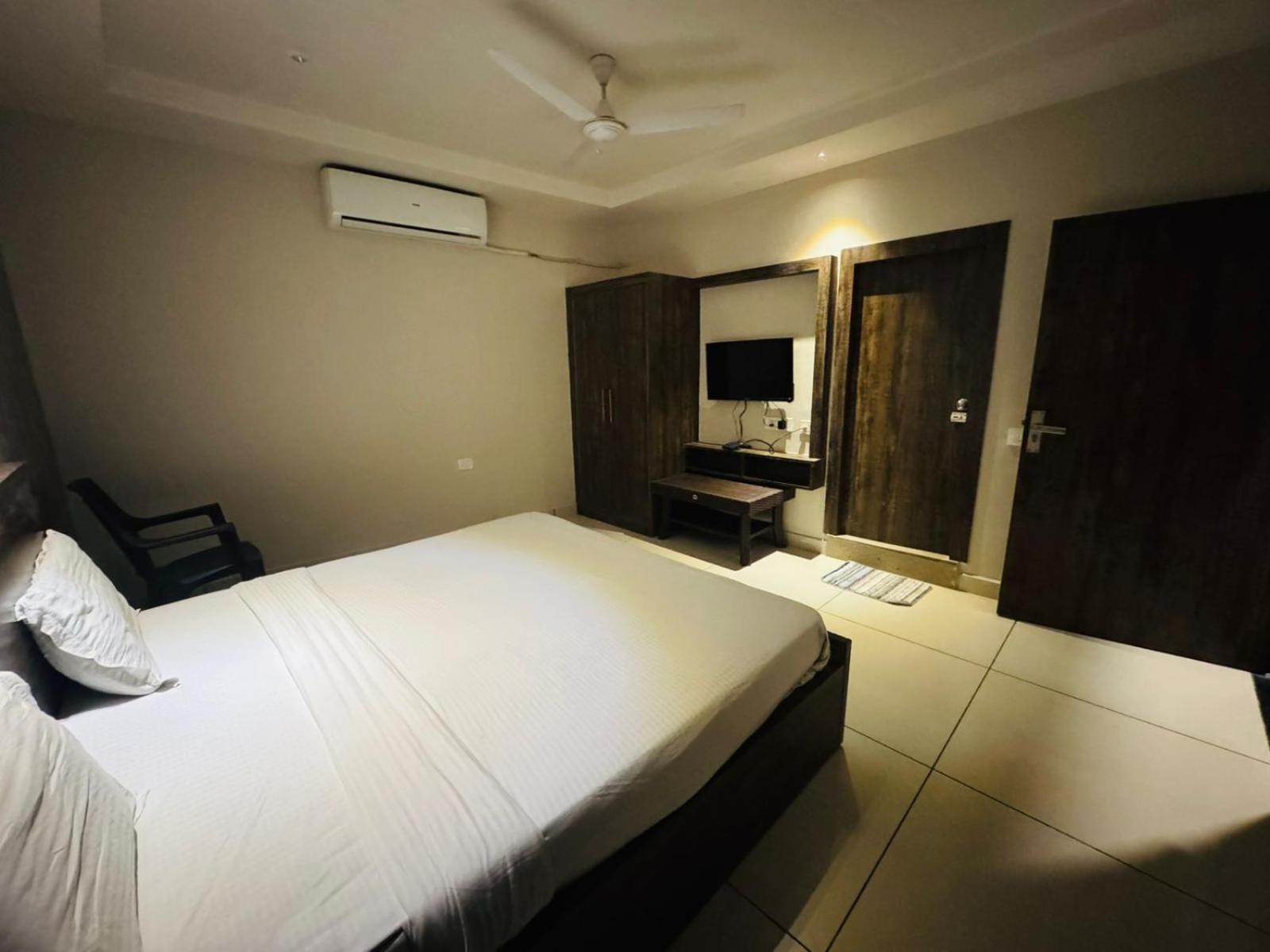 Hotel Pearl Inn Rudrapur Екстериор снимка