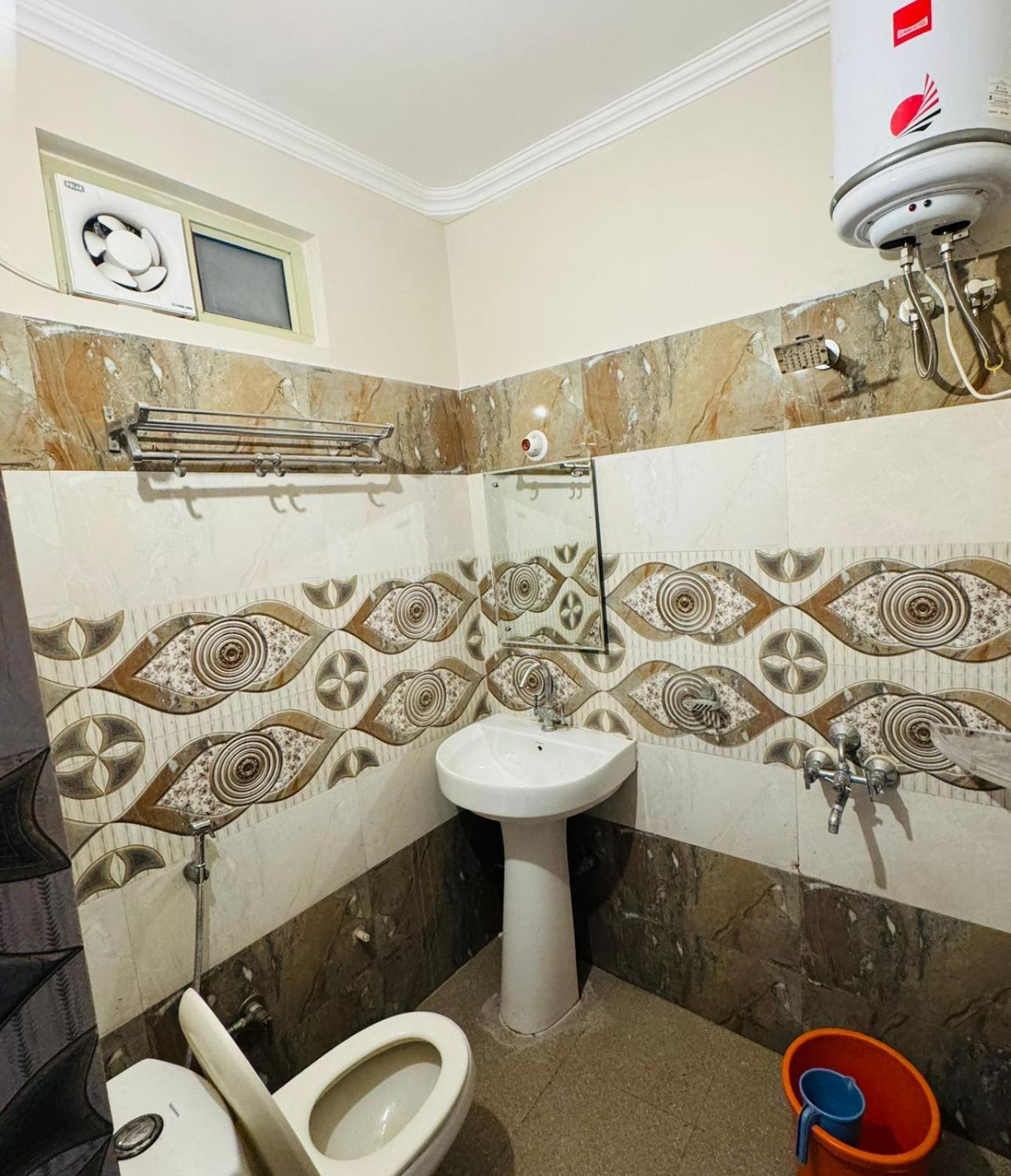 Hotel Pearl Inn Rudrapur Екстериор снимка