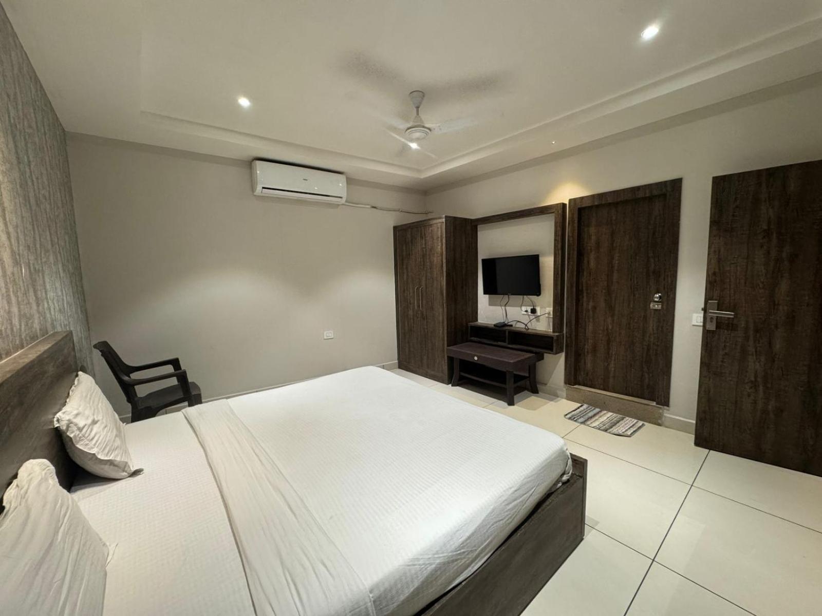 Hotel Pearl Inn Rudrapur Екстериор снимка