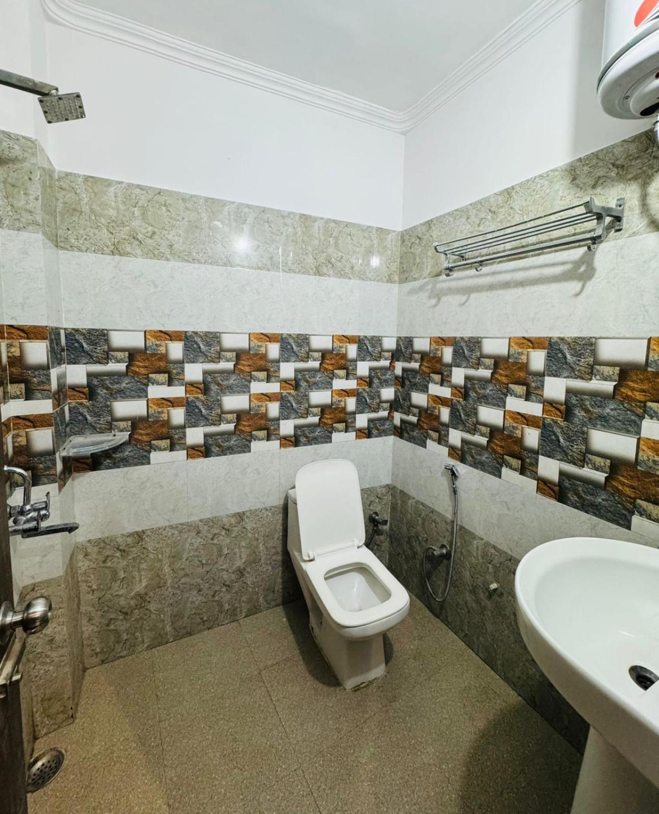 Hotel Pearl Inn Rudrapur Екстериор снимка