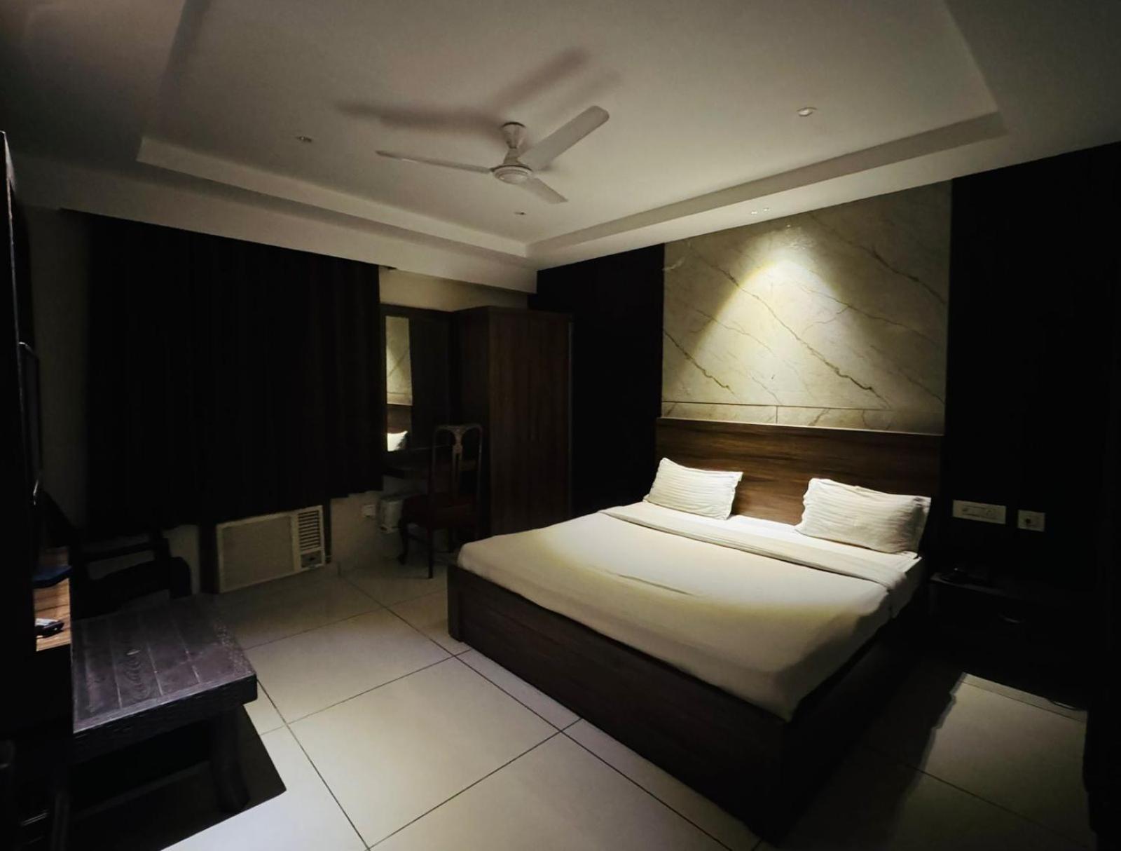 Hotel Pearl Inn Rudrapur Екстериор снимка
