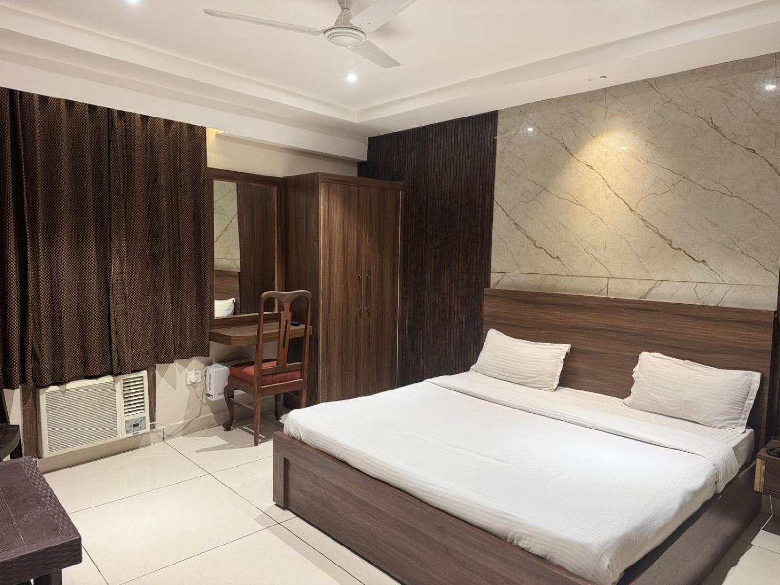 Hotel Pearl Inn Rudrapur Екстериор снимка