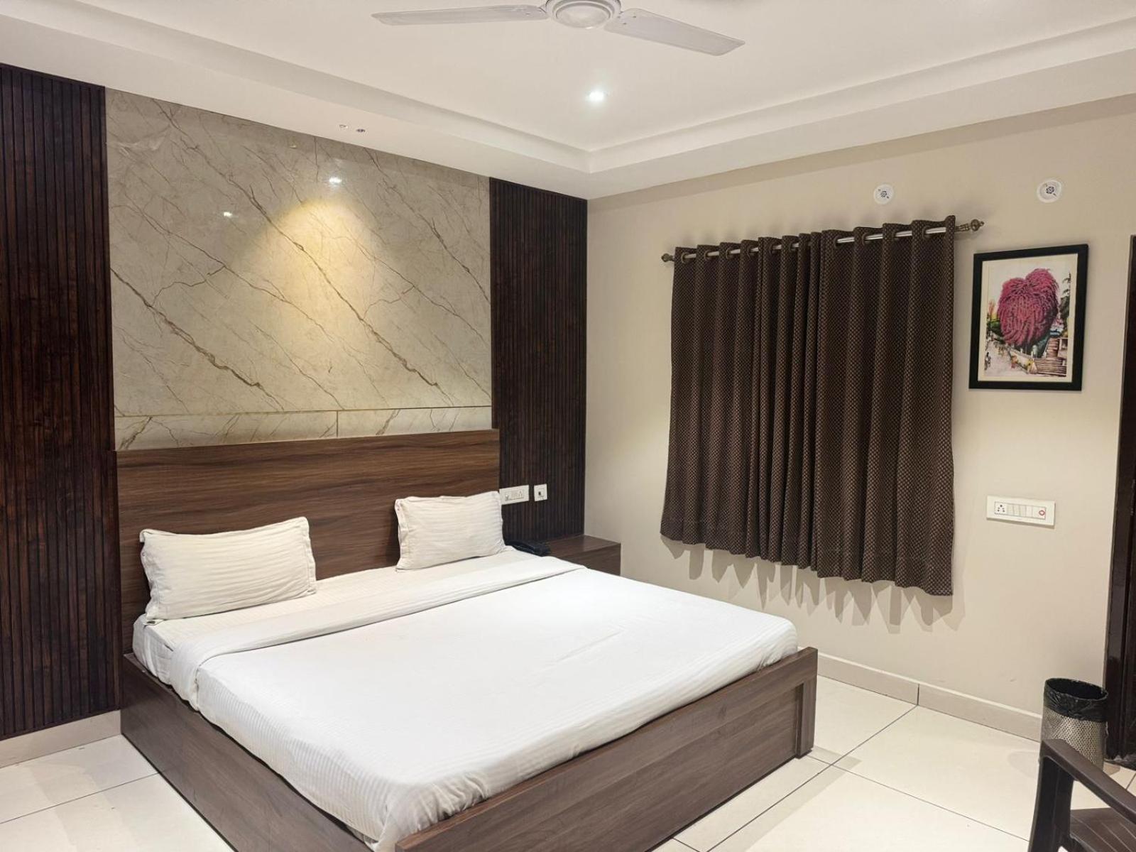 Hotel Pearl Inn Rudrapur Екстериор снимка