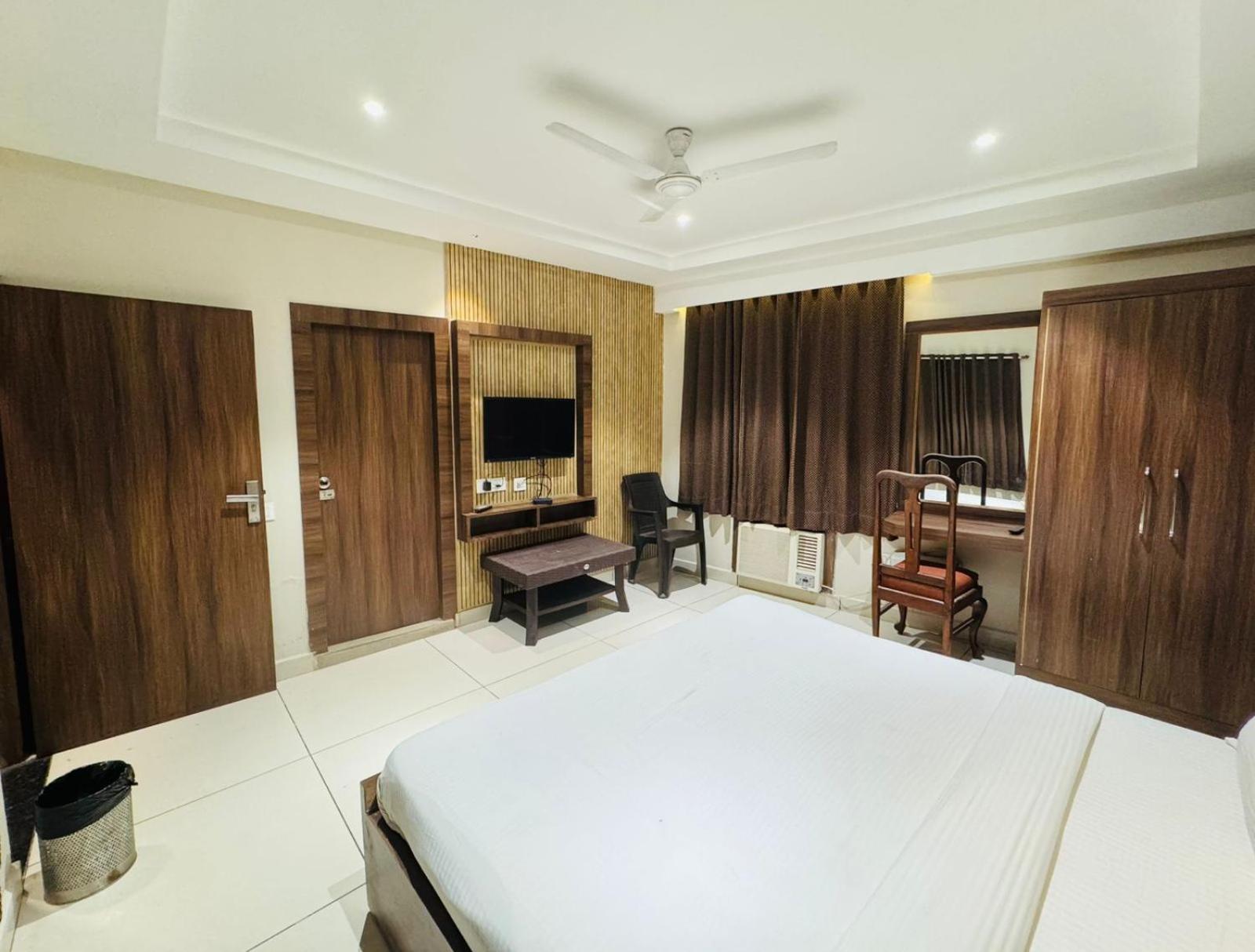 Hotel Pearl Inn Rudrapur Екстериор снимка