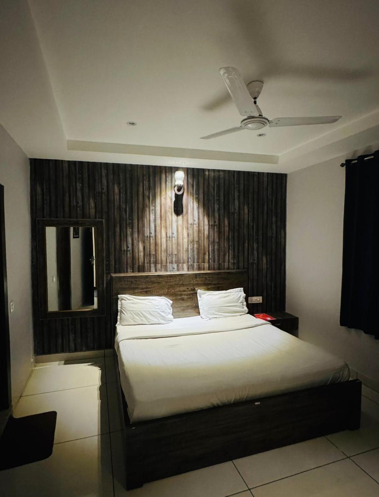 Hotel Pearl Inn Rudrapur Екстериор снимка