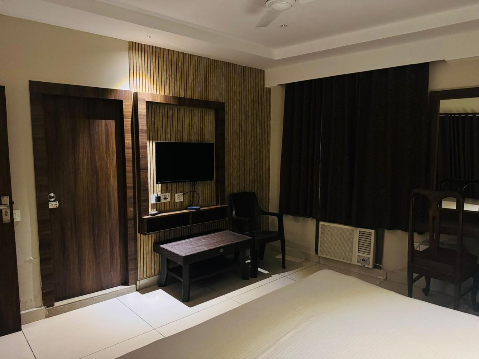 Hotel Pearl Inn Rudrapur Екстериор снимка